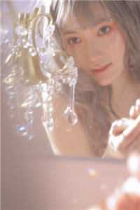 全文美人宿主快穿后，小世界崩塌了