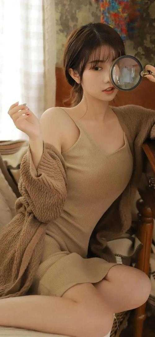畅销书目离婚后，成了天后的私人男助理