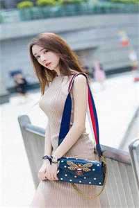 全校公敌！和美女老师谈恋爱精品