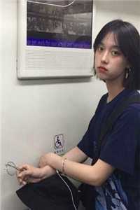 精品开局绑系统，高冷班花为我倾倒