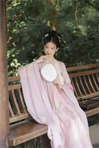 穿成小作精，她反手开始立宠夫人设