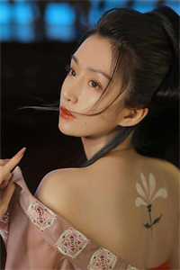 父亲心脏病发，我给女主播刷火箭全局