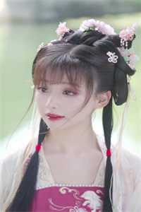 穿成逃荒农女，我带弟妹成权贵